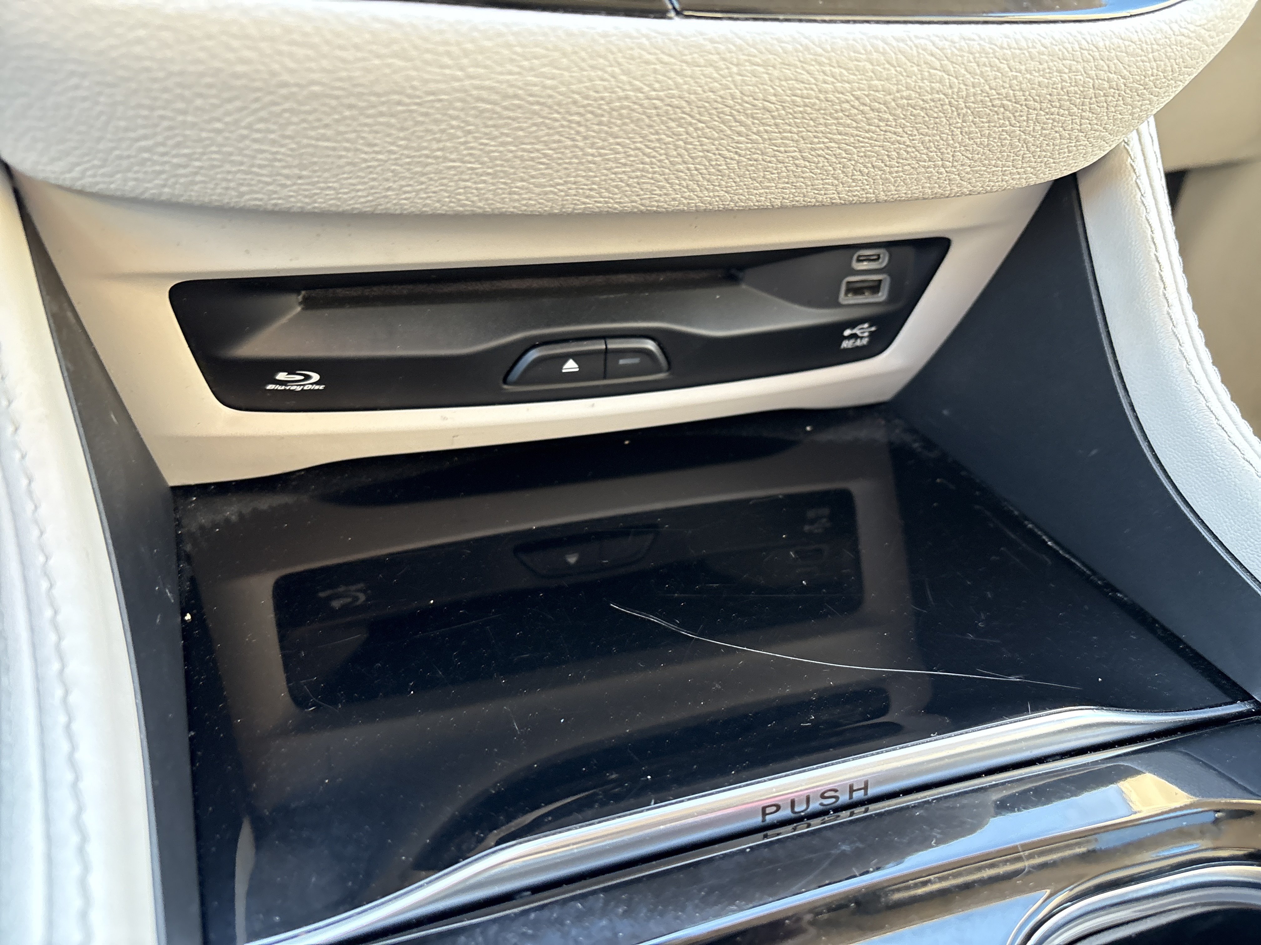 Used 2023 Chrysler Pacifica Limited w/ Uconnect Theater Family Group AWD/4WD image 33