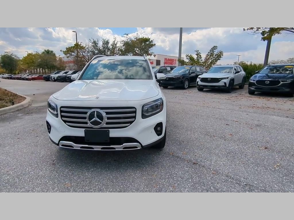 Used 2025 Mercedes-Benz GLB 250 4MATIC image 17