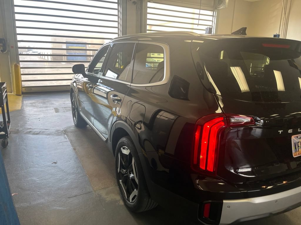 Used 2024 Kia Telluride S FWD image 9