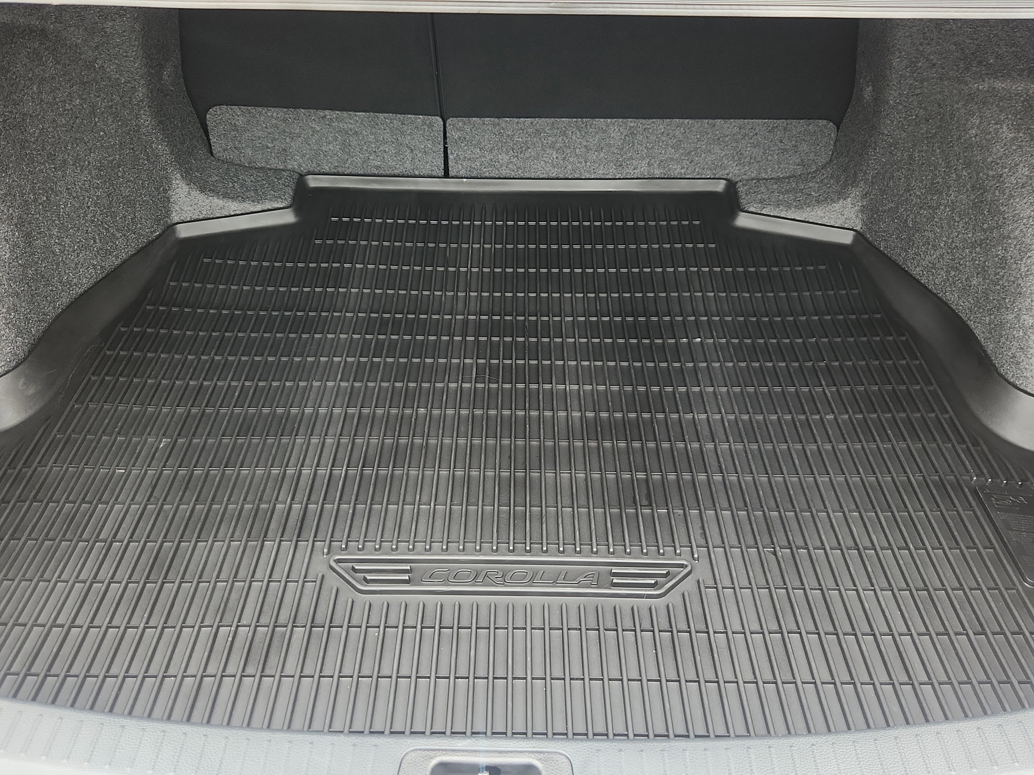 Used 2022 Toyota Camry LE image 11