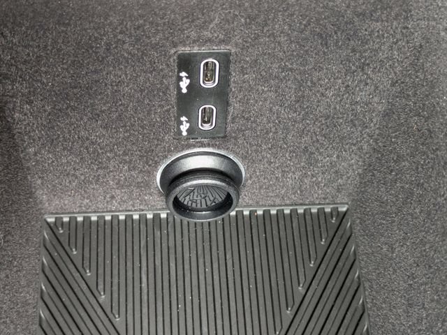 Used 2023 BMW 740i w/ Parking Assistance Package RWD image 23