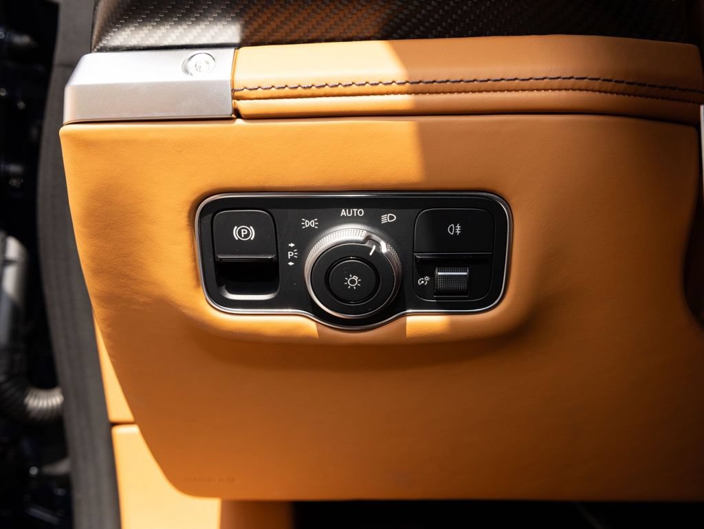 New 2026 Aston Martin Vanquish RWD image 30