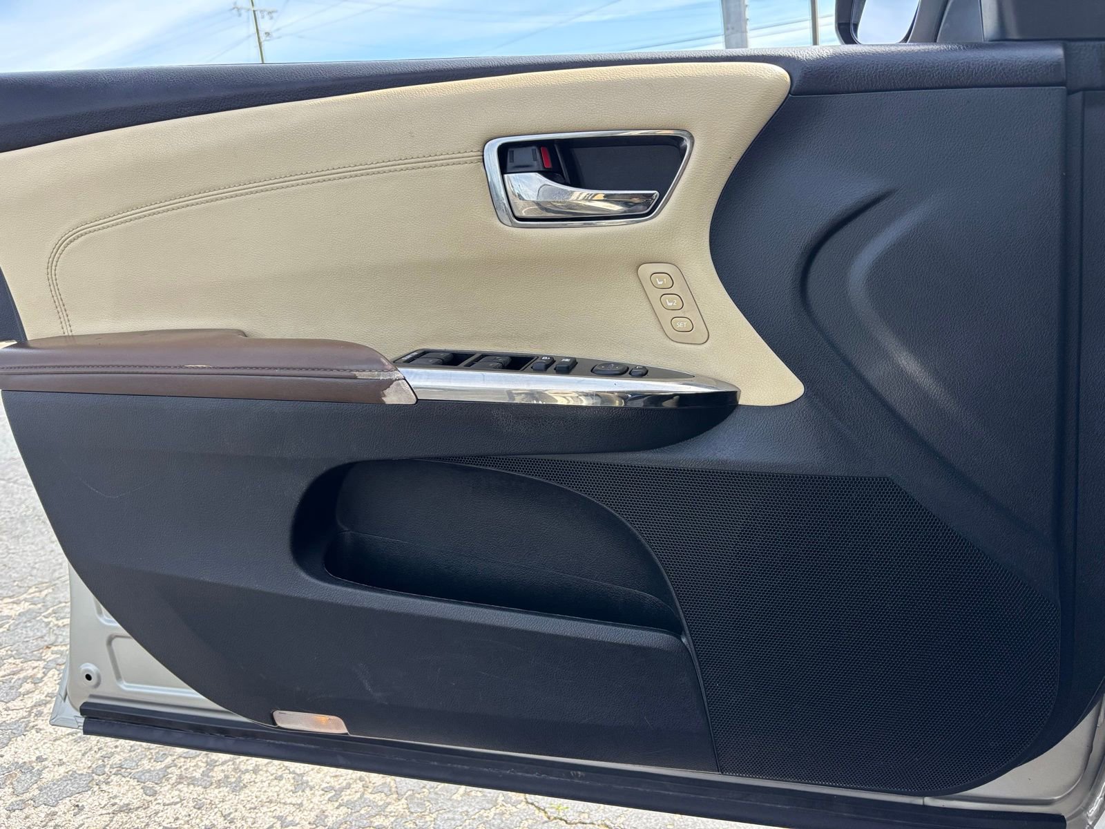 Used 2014 Toyota Avalon XLE Touring FWD image 16
