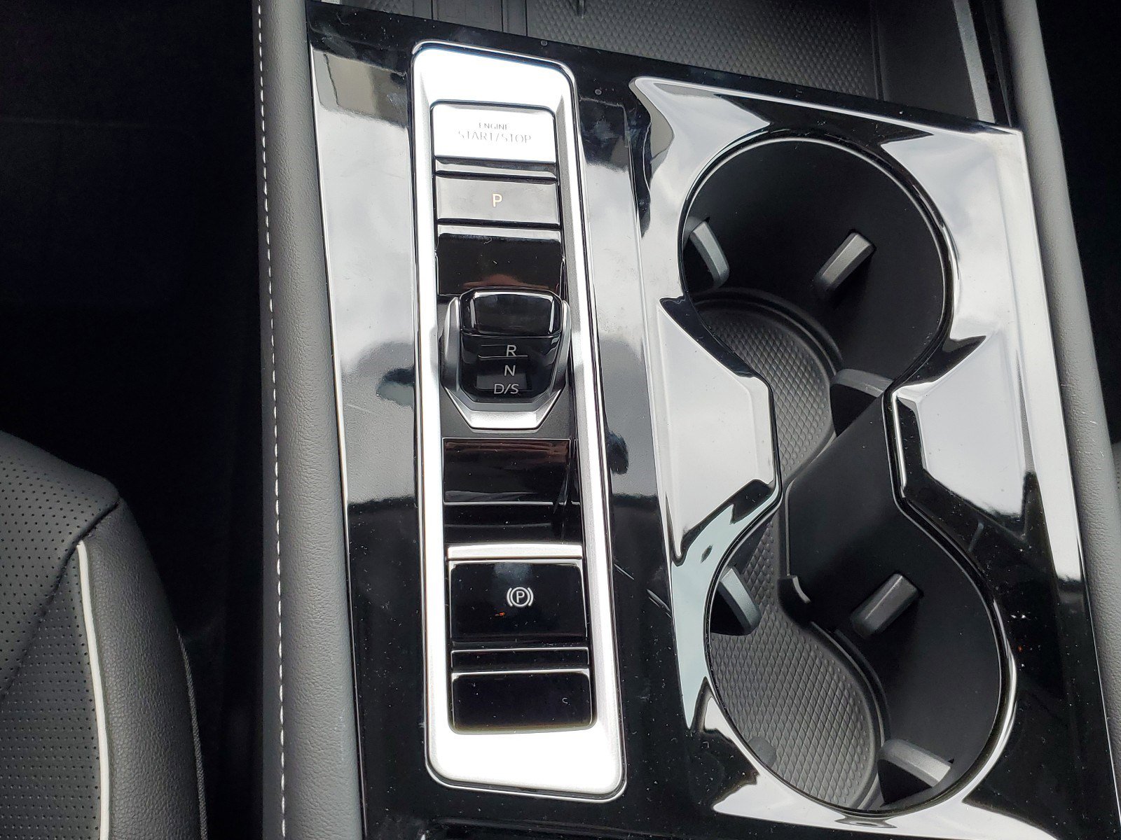 New 2025 Volkswagen Atlas SEL Premium R-Line image 28