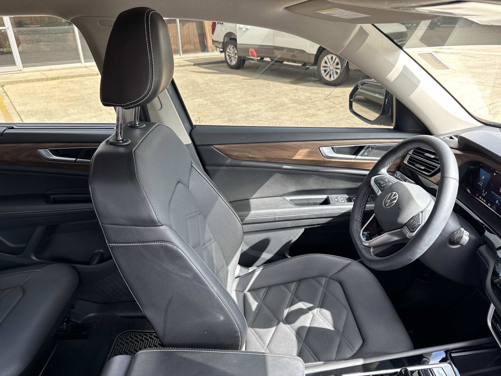 Used 2024 Volkswagen Atlas SE image 8