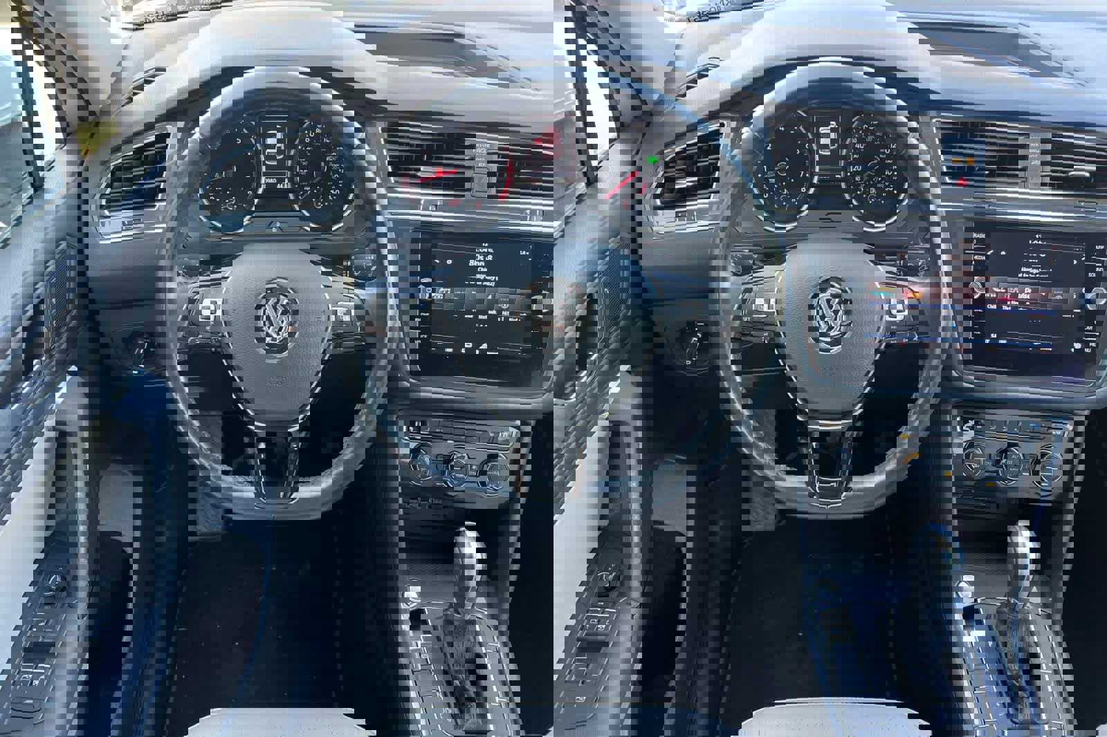 Used 2019 Volkswagen Tiguan SE image 14