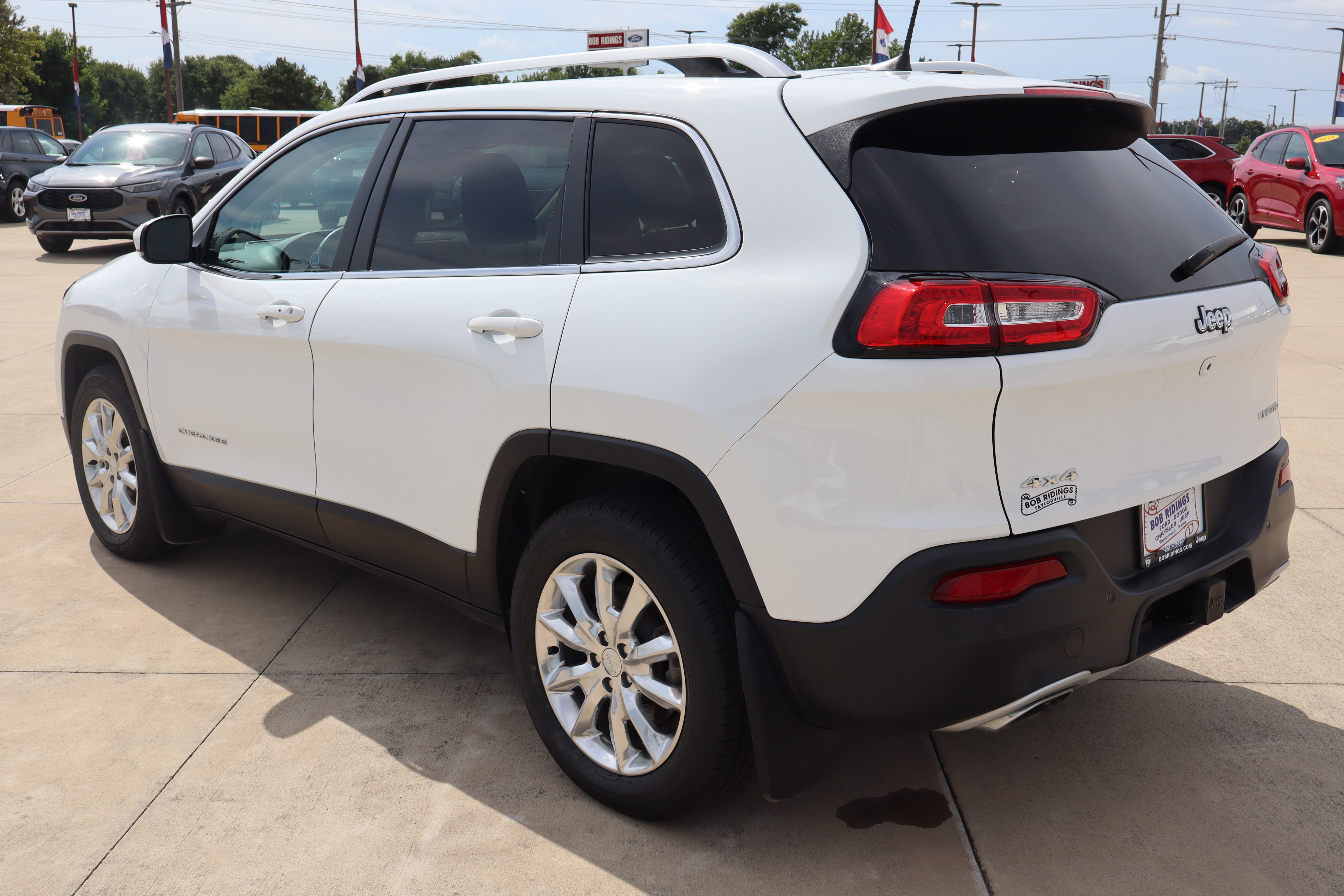 Used 2017 Jeep Cherokee Limited w/ Luxury Group AWD/4WD image 7