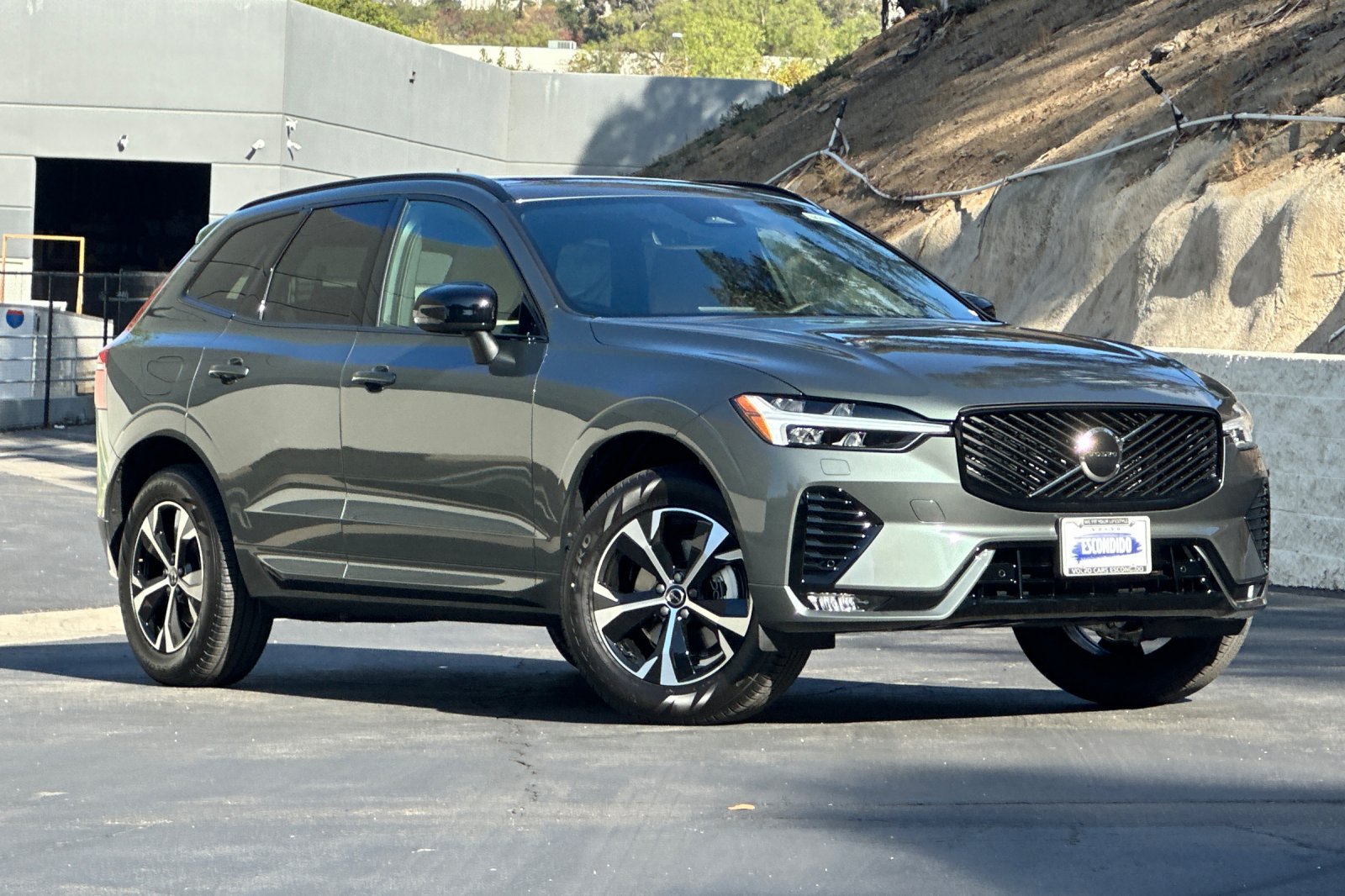 New 2026 Volvo XC60 B5 Core w/ Protection Package Premier AWD/4WD image 2