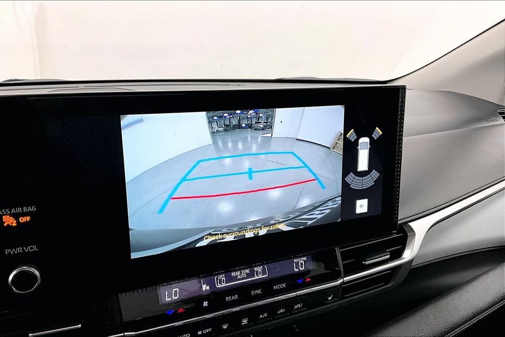 Used 2026 Toyota Sienna XLE FWD image 28