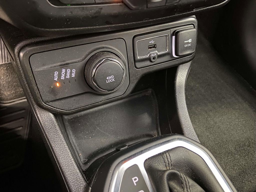 Used 2023 Jeep Renegade Latitude AWD/4WD image 22