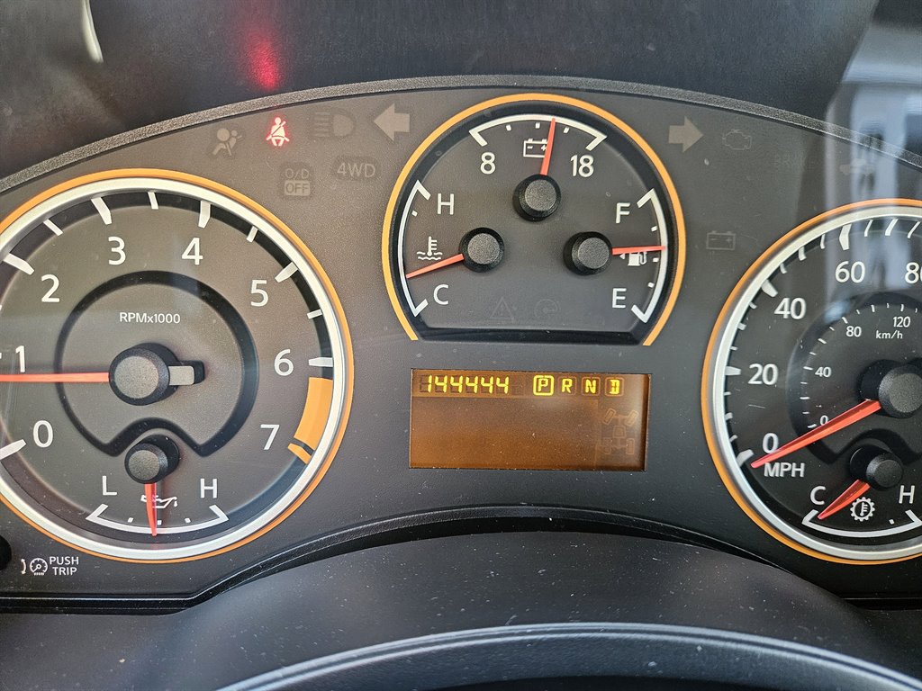 Used 2011 Nissan Armada SV image 14