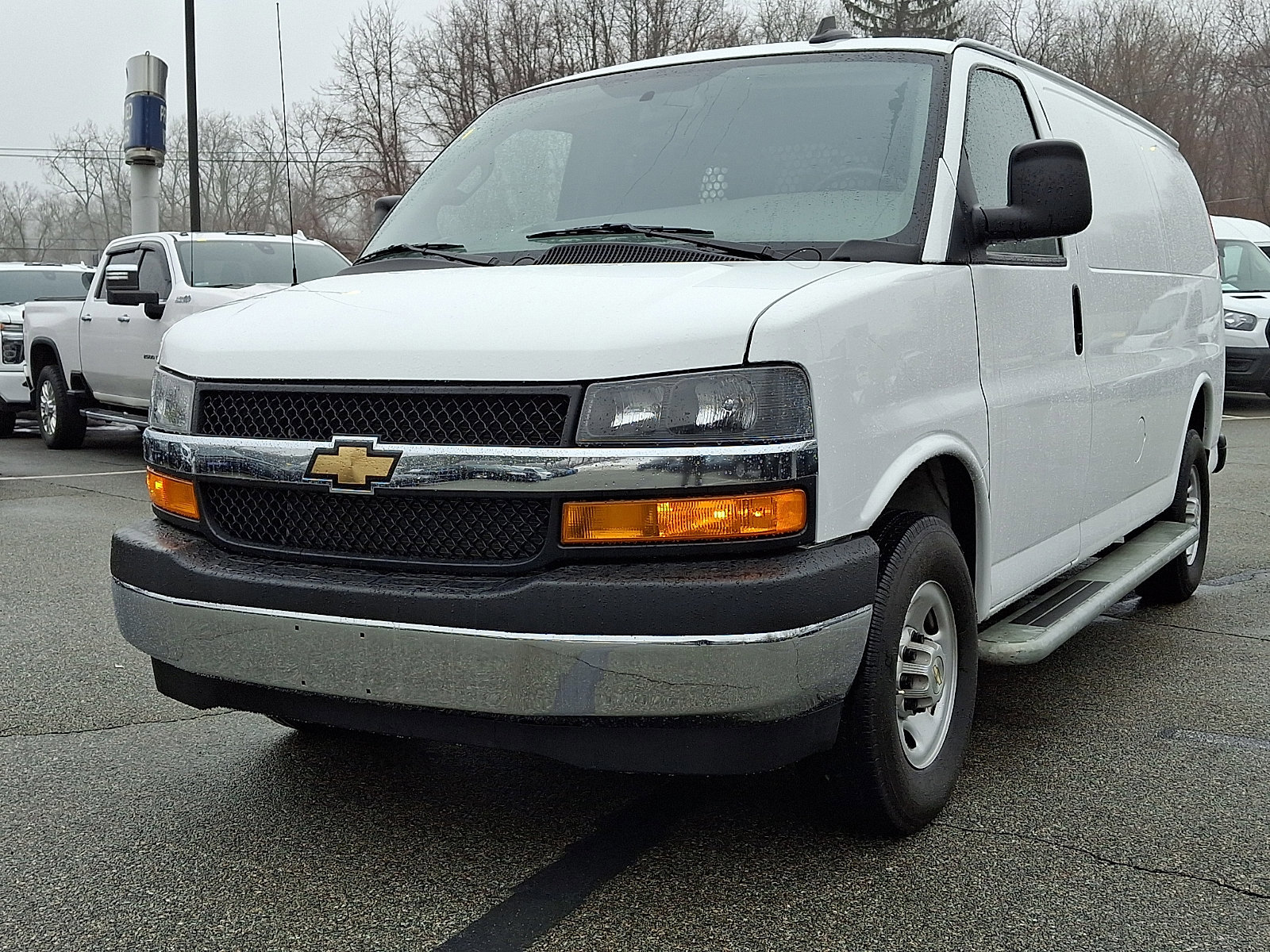 Used 2024 Chevrolet Express 2500 w/ Driver Convenience Package image 4