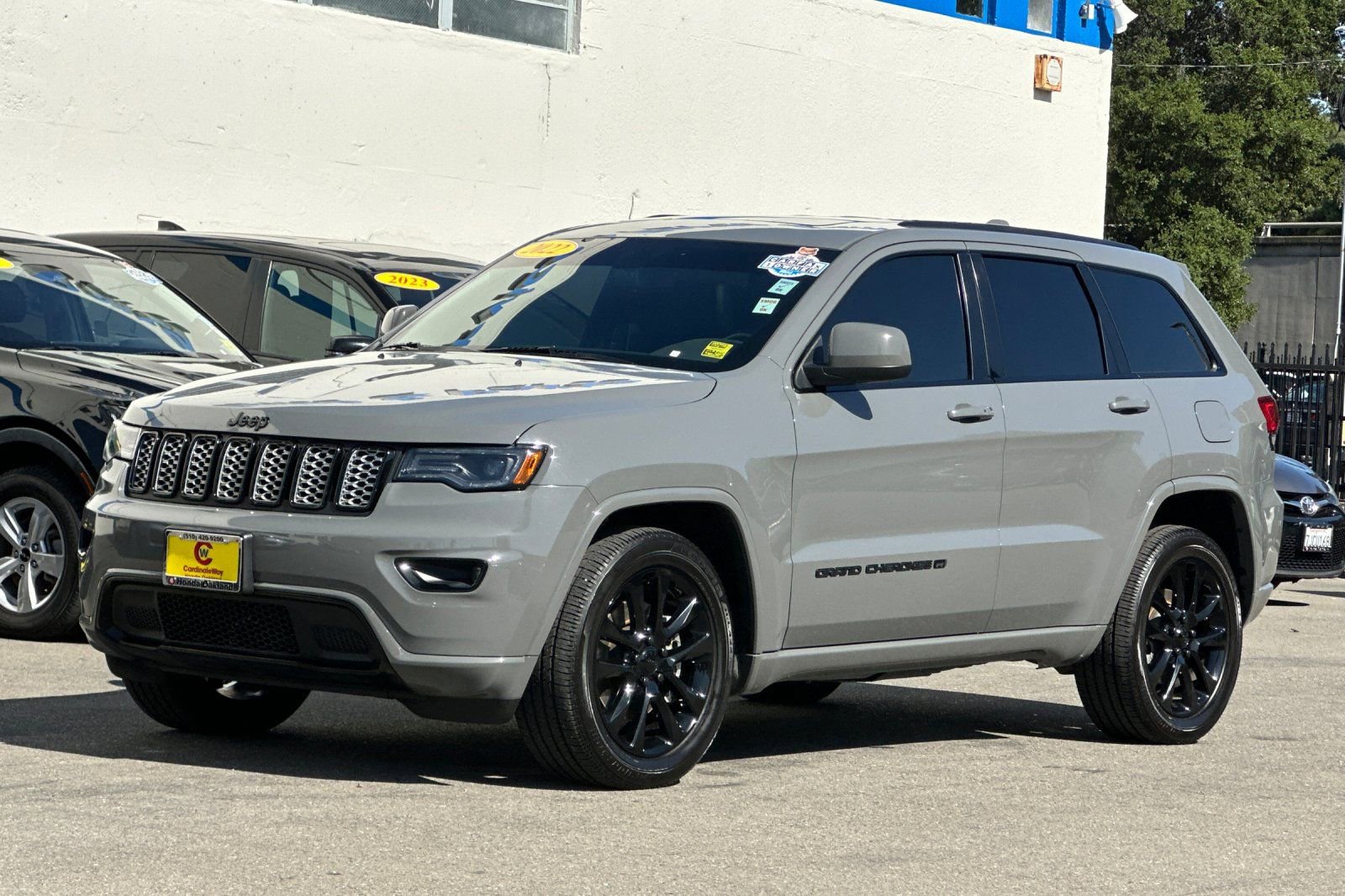 Used 2022 Jeep Grand Cherokee Laredo X image 9