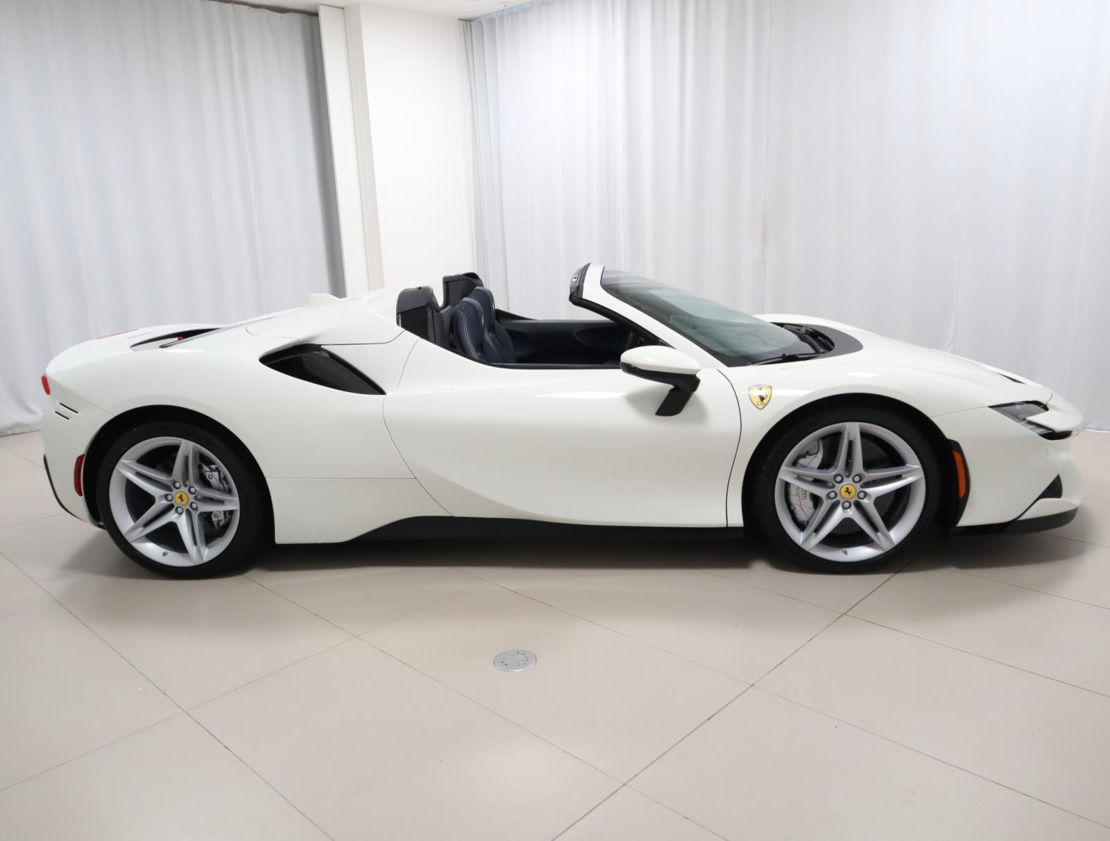 Certified 2025 Ferrari SF90 Spider AWD/4WD image 6