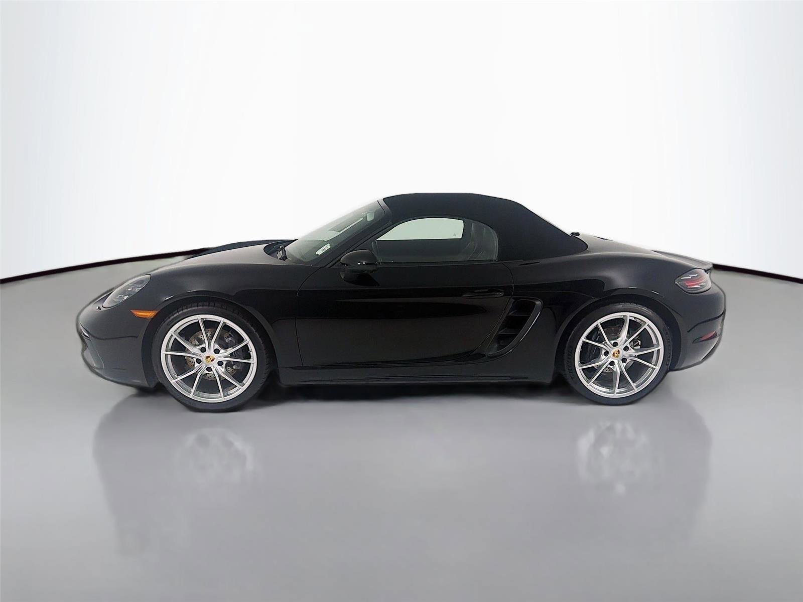 Used 2021 Porsche 718 Boxster RWD image 2