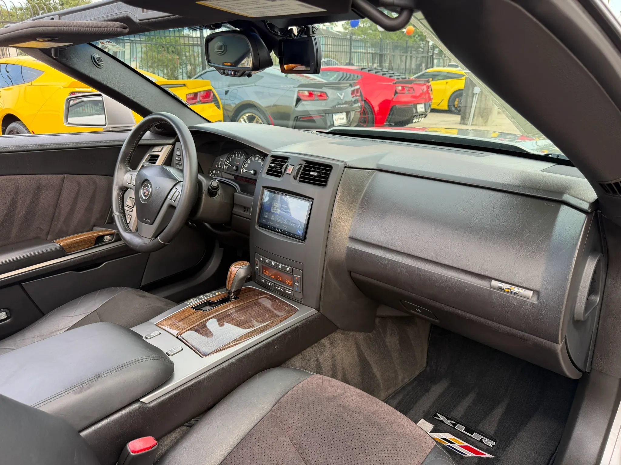 Used 2007 Cadillac XLR V RWD image 22