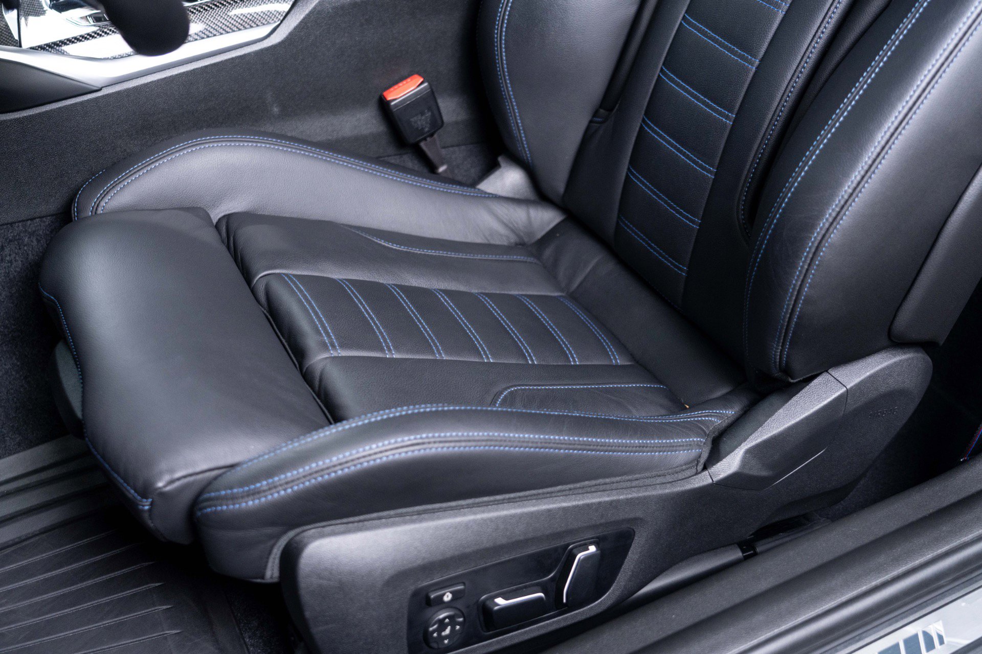 Used 2024 BMW M2 w/ Lighting Package image 38