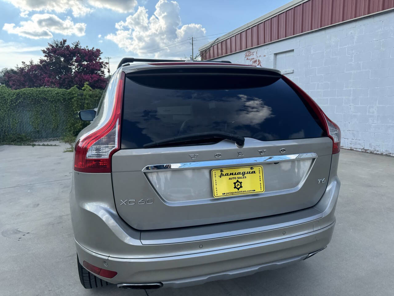 Used 2016 Volvo XC60 T6 w/ Proximity Package image 10