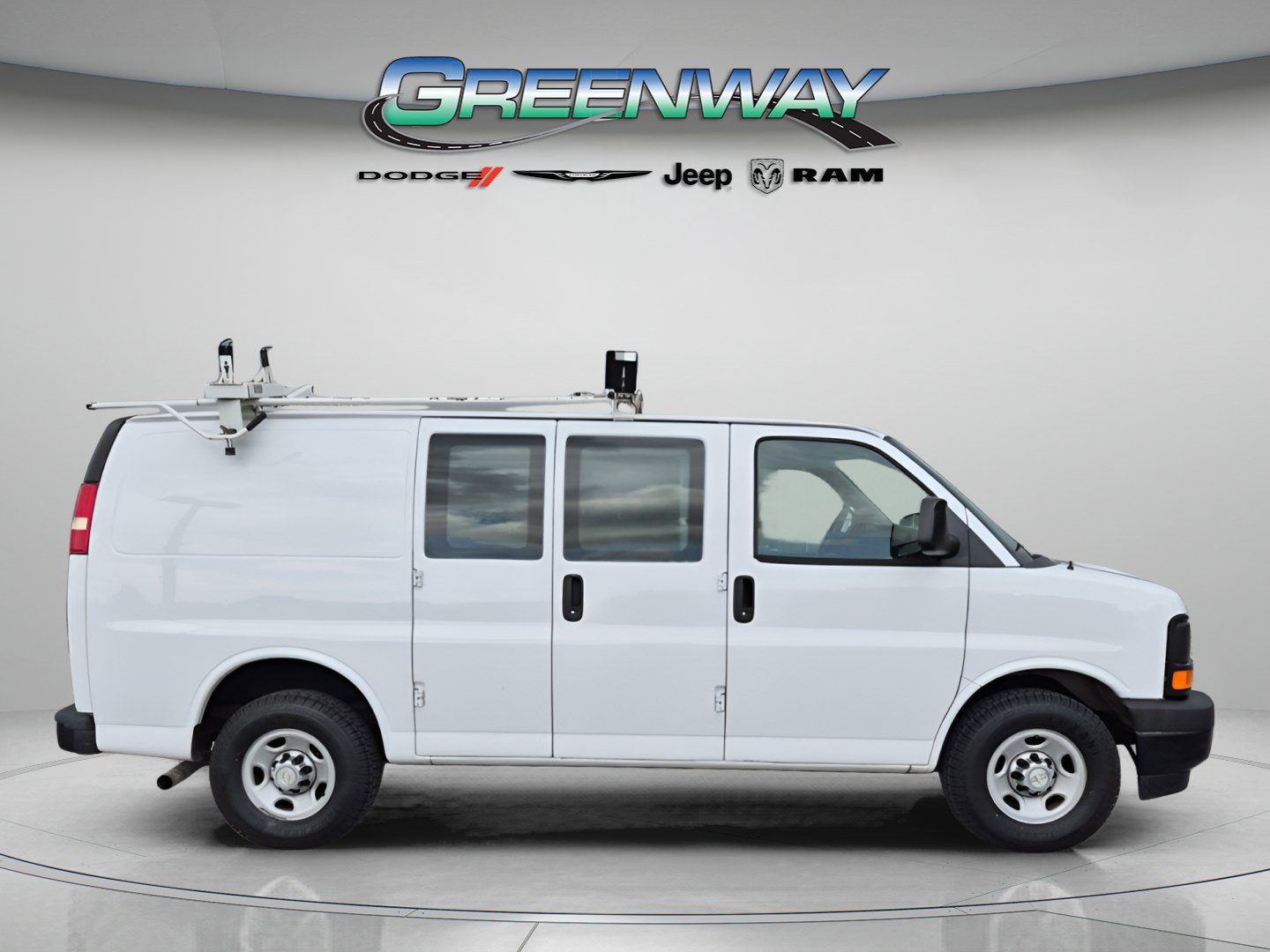 Used 2017 Chevrolet Express 2500 RWD image 5