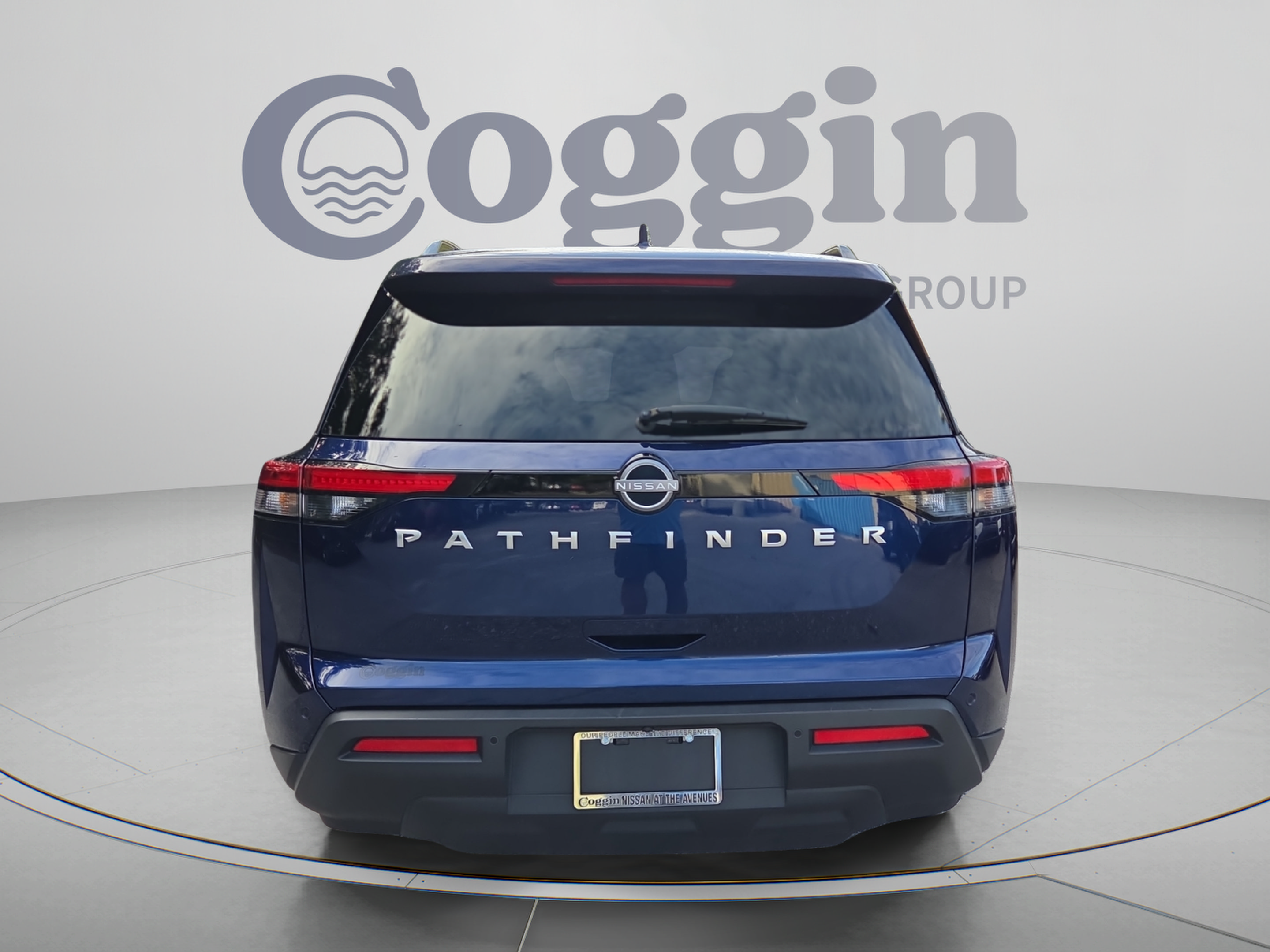 Used 2025 Nissan Pathfinder SV FWD image 4