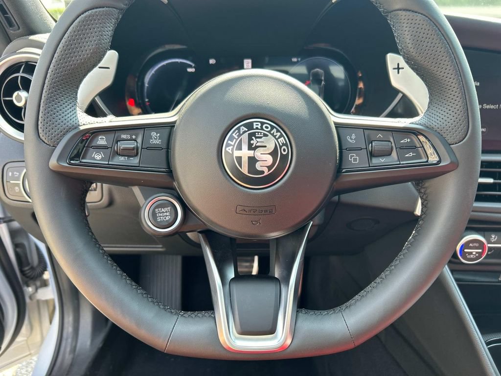 New 2025 Alfa Romeo Giulia AWD image 23