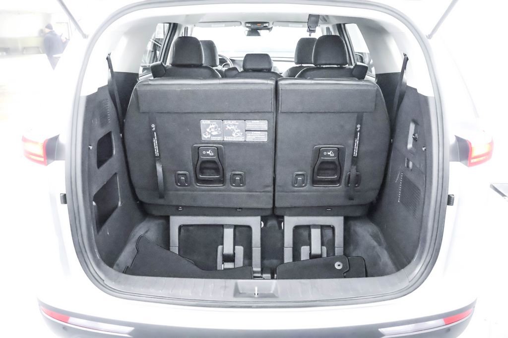 Used 2022 Kia Carnival LX image 20