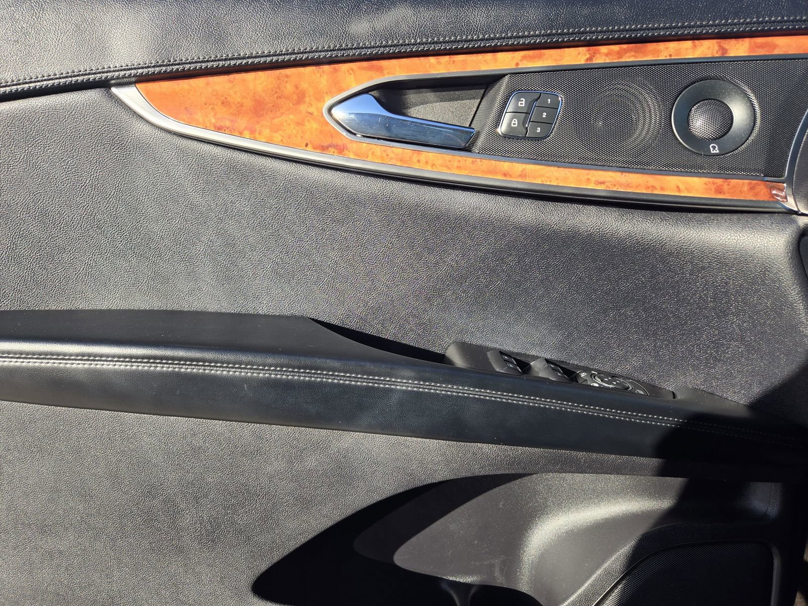 Used 2019 Lincoln Nautilus Reserve image 24