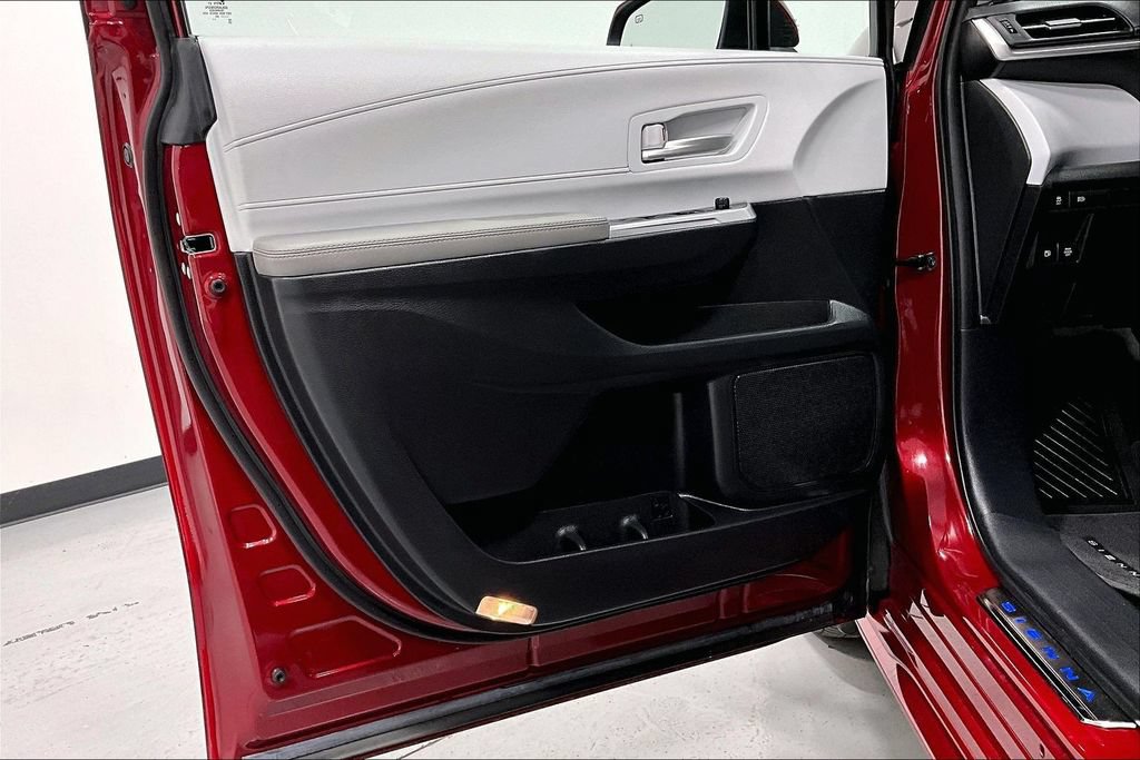 Used 2026 Toyota Sienna XLE FWD image 22