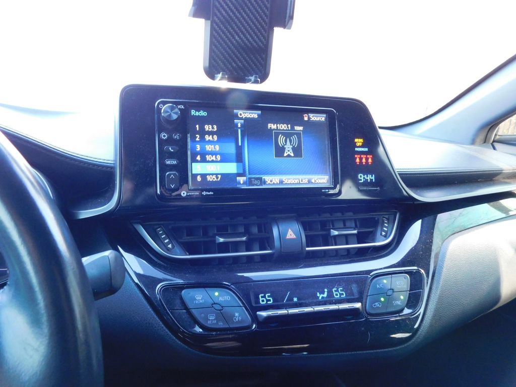 Used 2018 Toyota C-HR XLE image 9