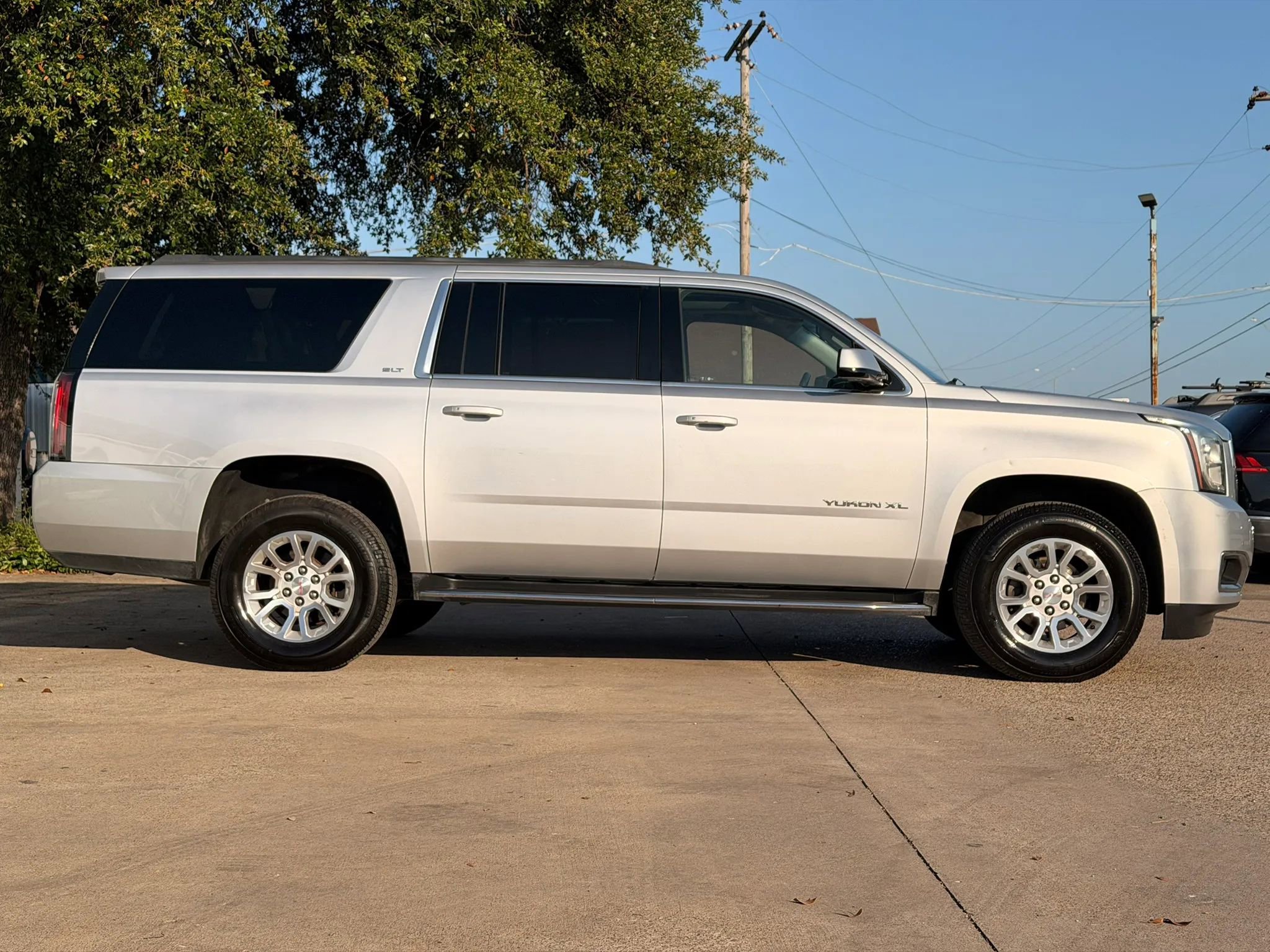 Used 2018 GMC Yukon XL SLT w/ Open Road Package RWD image 2