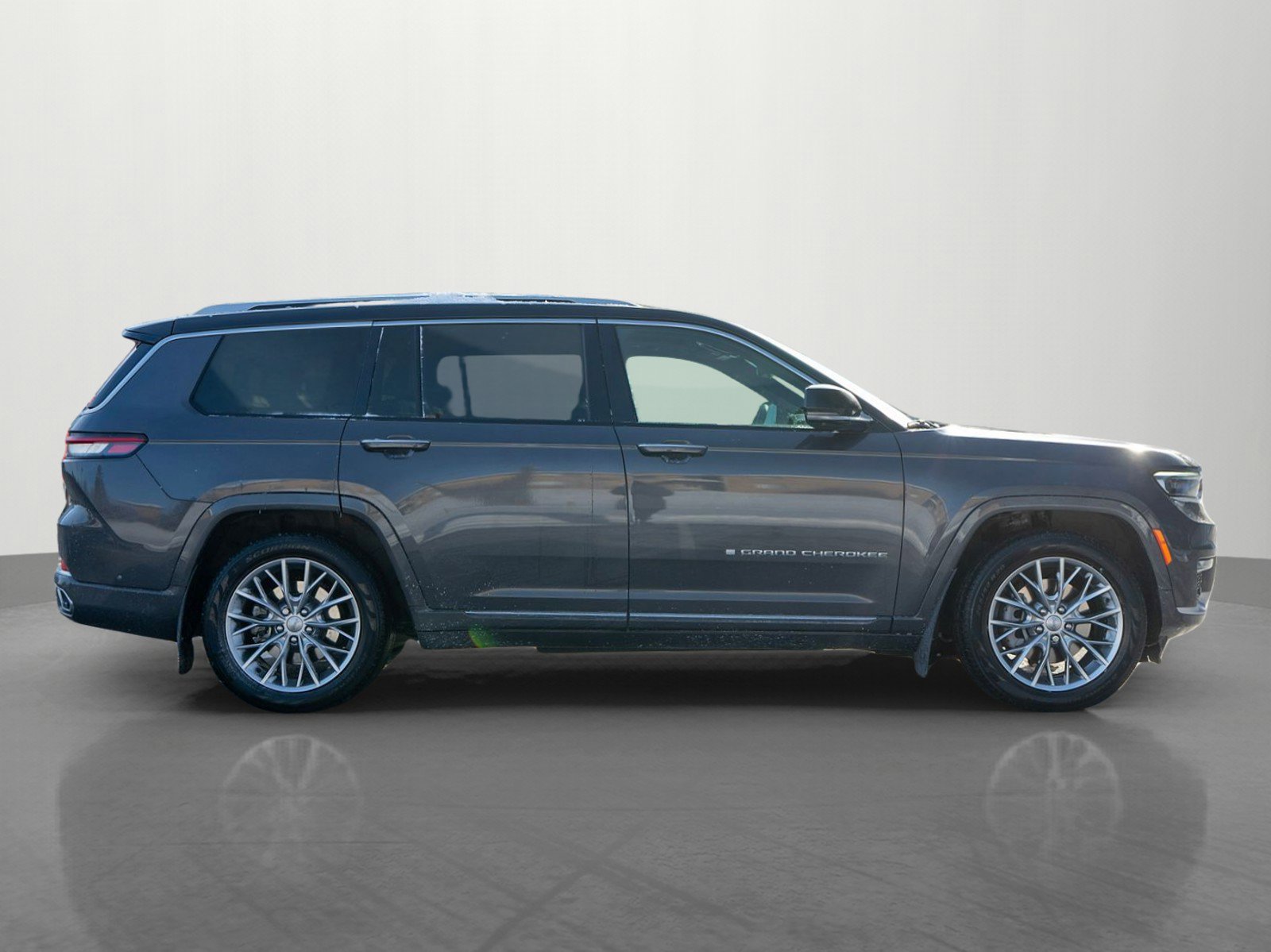 Used 2023 Jeep Grand Cherokee L Summit w/ Advanced Protech Group IV image 8