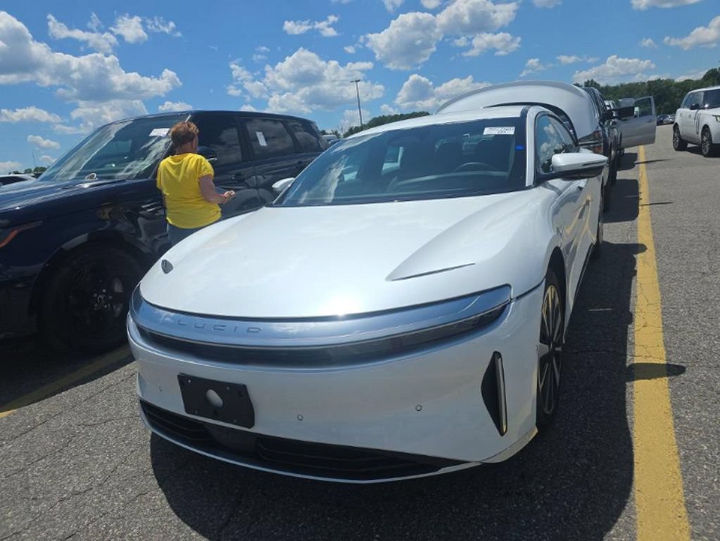 Used 2024 Lucid Air Touring AWD/4WD image 2
