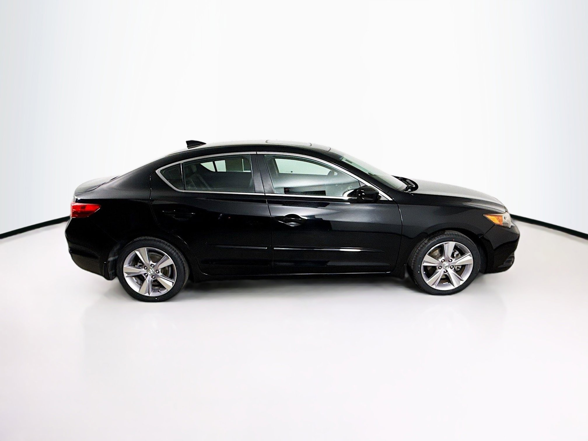 Used 2014 Acura ILX w/ Premium Package image 2