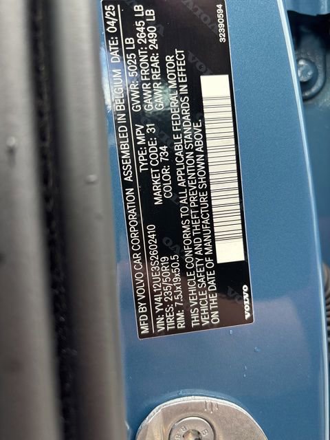 Used 2025 Volvo XC40 B5 Plus AWD/4WD image 29