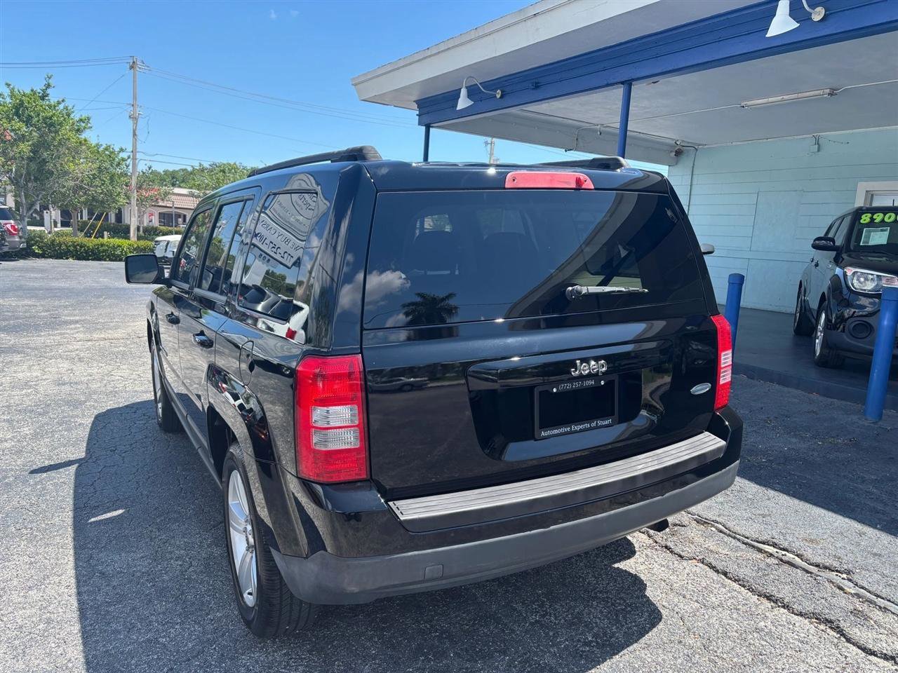 Used 2014 Jeep Patriot Latitude FWD image 3