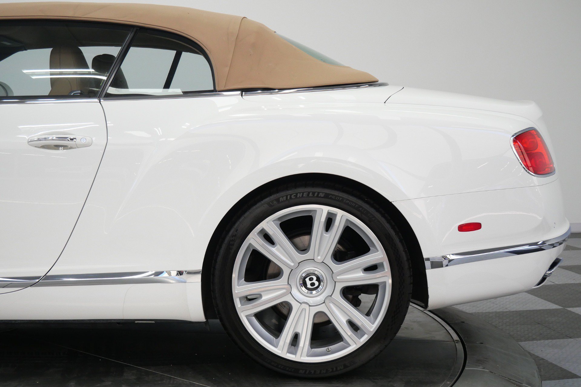 Used 2018 Bentley Continental GT AWD/4WD image 41