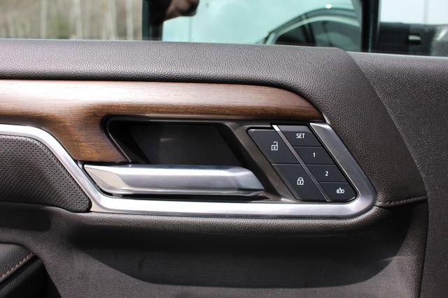 Used 2024 Chevrolet Silverado 3500 High Country w/ High Country Premium Package image 38