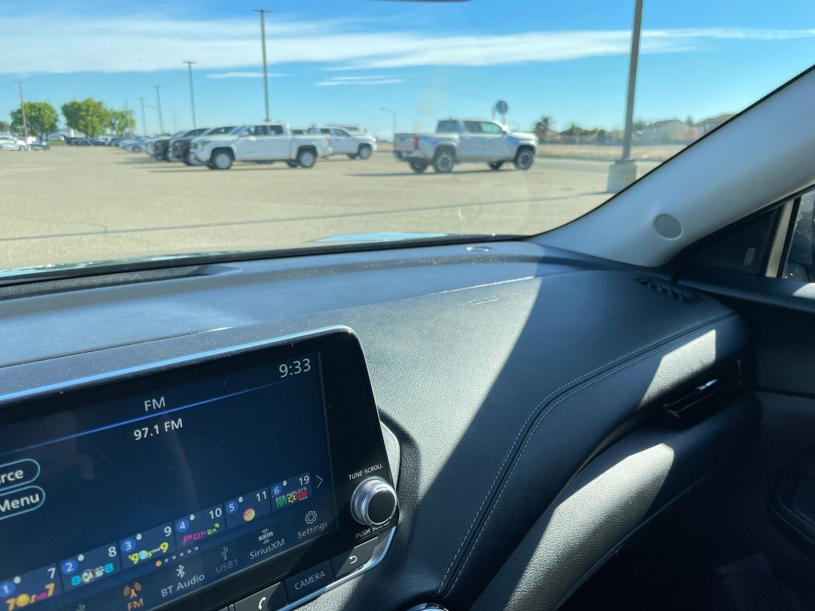 Used 2025 Nissan Sentra SV image 34