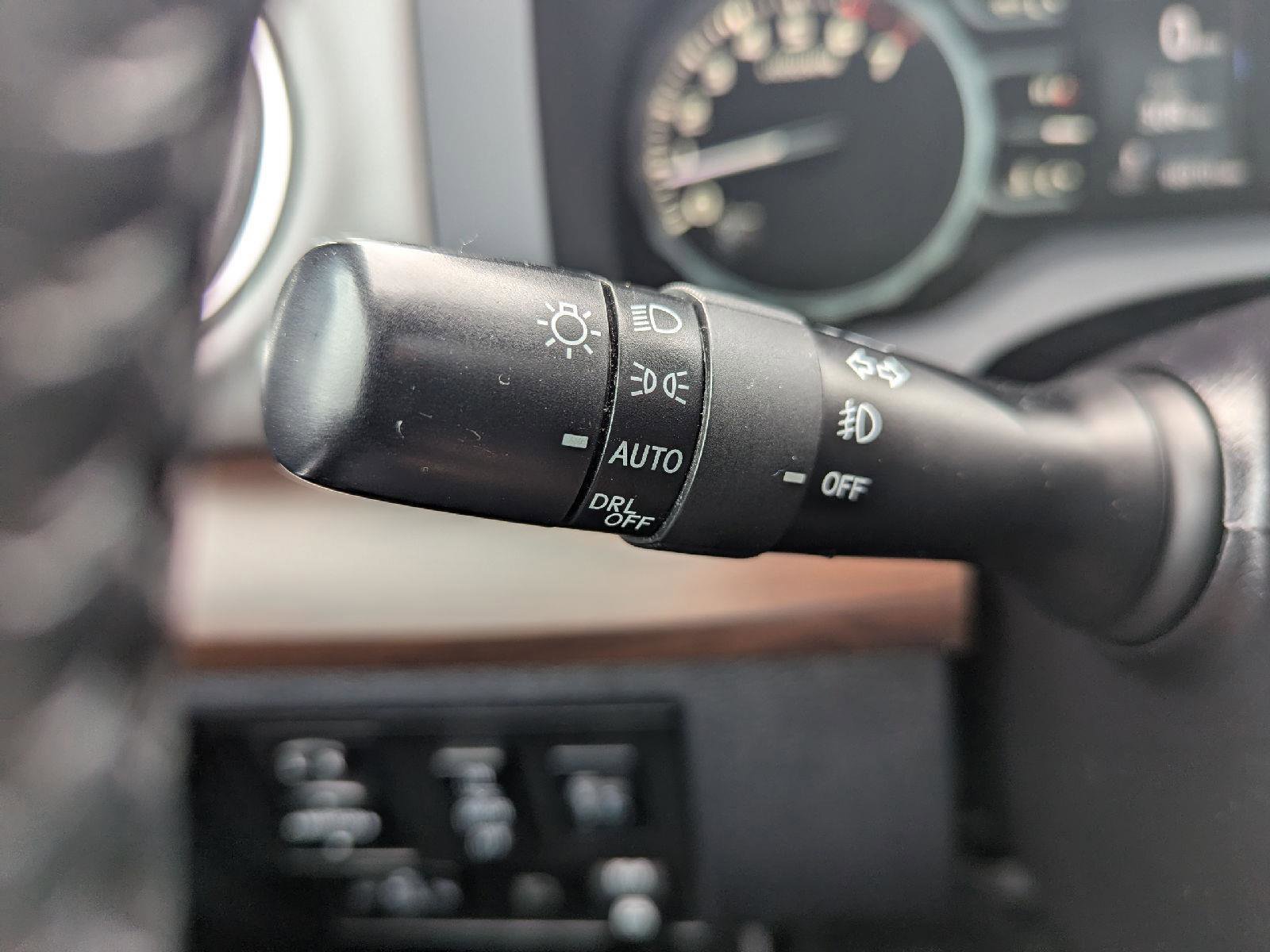 Used 2018 Toyota Tundra Limited image 32