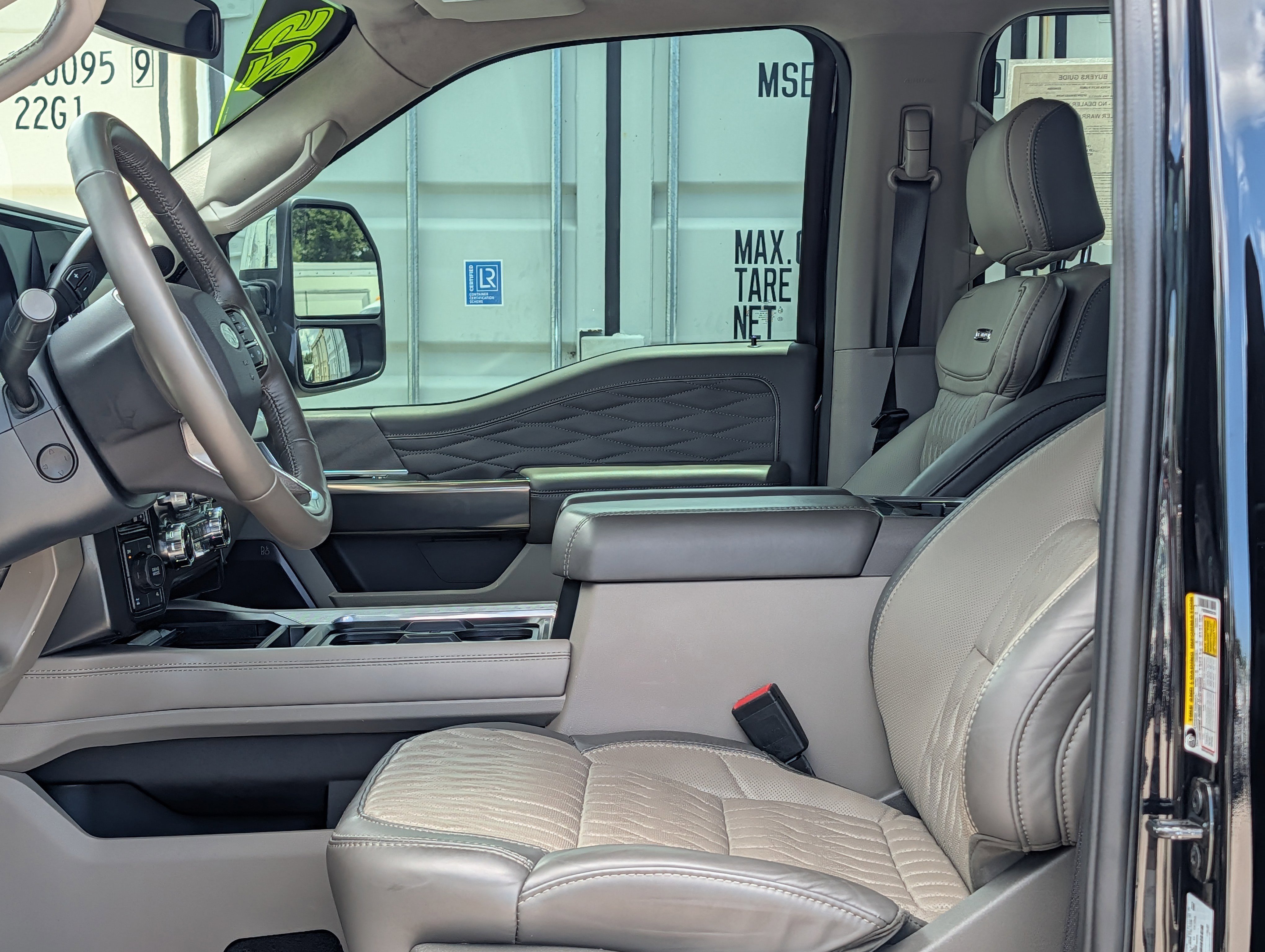 Used 2025 Ford F250 Platinum w/ Platinum Plus Package AWD/4WD image 23