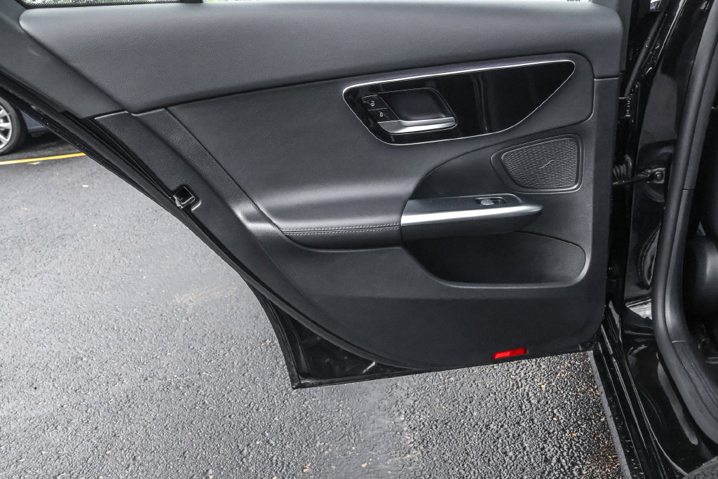 Used 2025 Mercedes-Benz C 300 4MATIC Sedan image 27