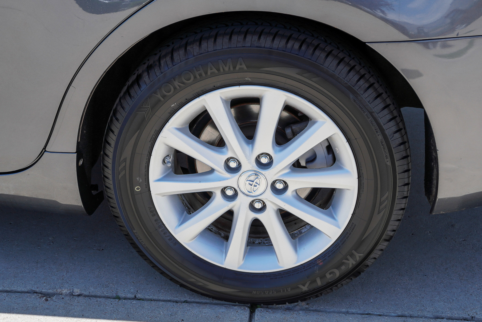 Used 2010 Toyota Camry XLE FWD image 13