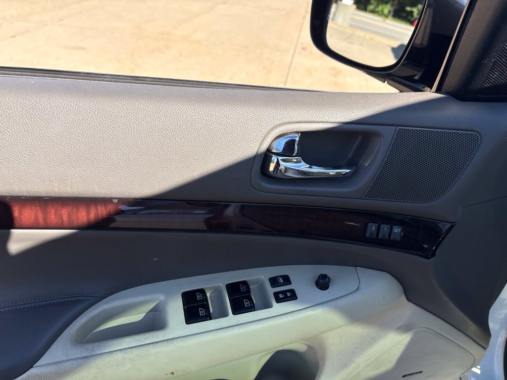 Used 2012 INFINITI G37 x Sedan w/ Premium Pkg AWD/4WD image 12