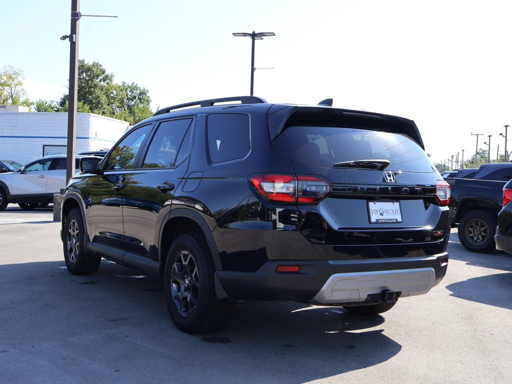 Certified 2025 Honda Pilot TrailSport image 5