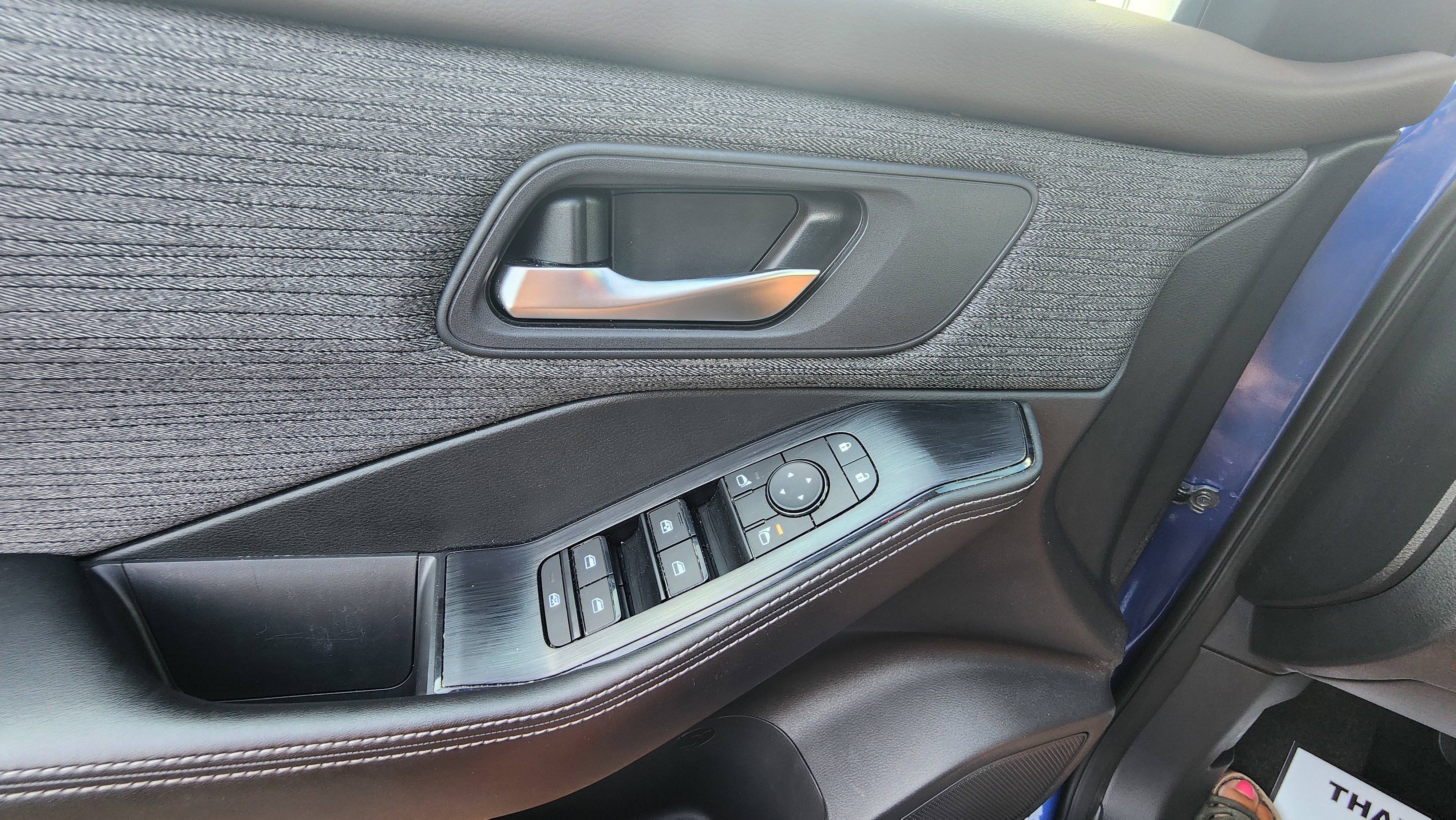 Used 2023 Nissan Rogue SV image 8