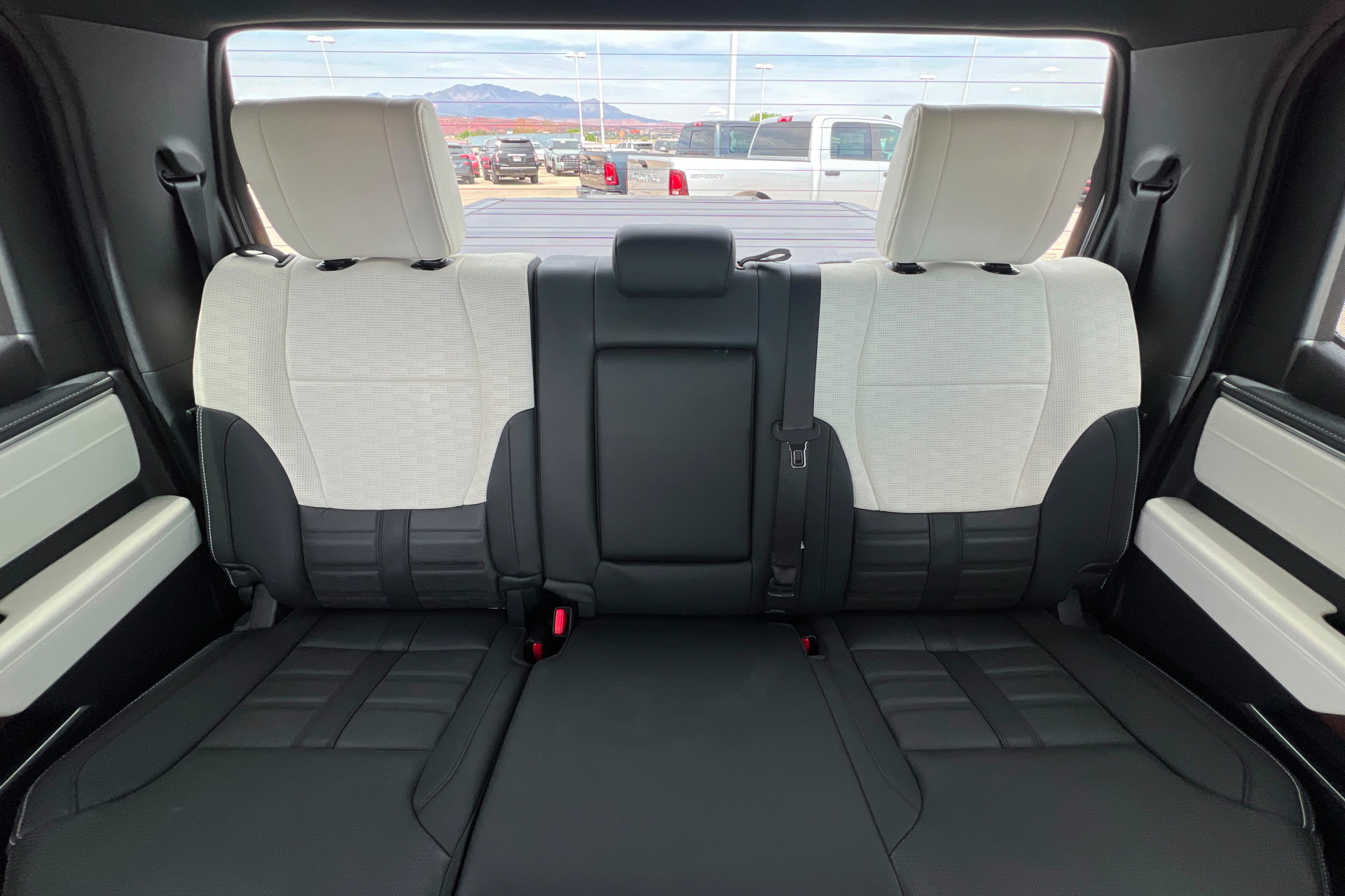 Used 2024 Toyota Tundra Capstone AWD/4WD image 25