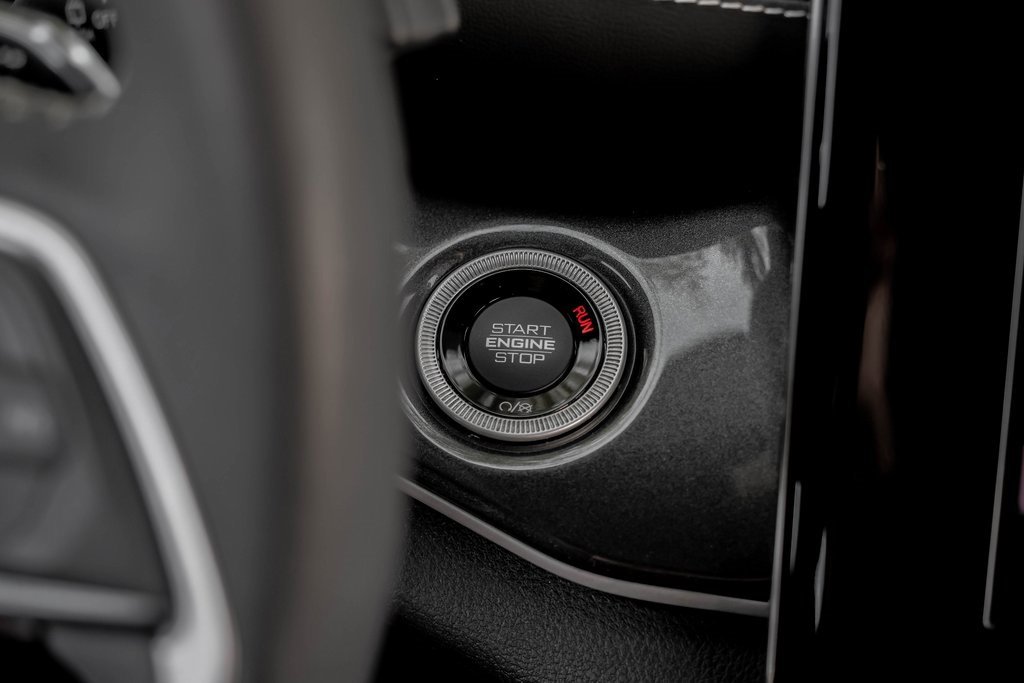 Used 2023 Jeep Grand Cherokee L Laredo image 29