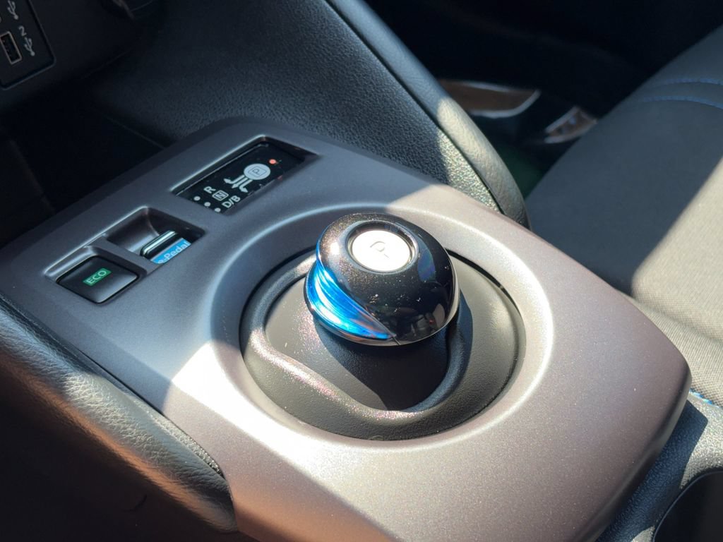 Used 2025 Nissan Leaf S FWD image 18