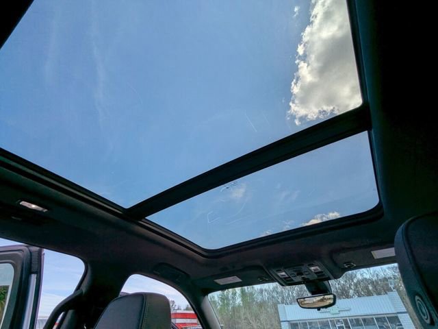 Used 2022 GMC Yukon XL Denali w/ Denali Premium Package image 19