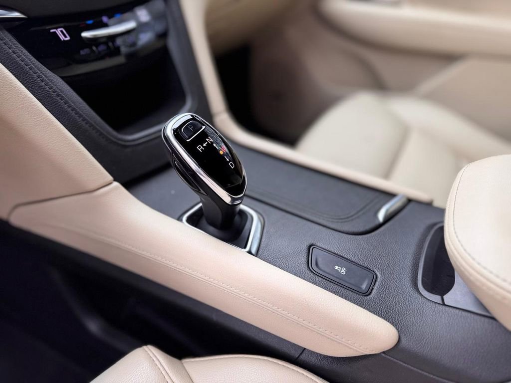 Used 2017 Cadillac XT5 FWD image 16